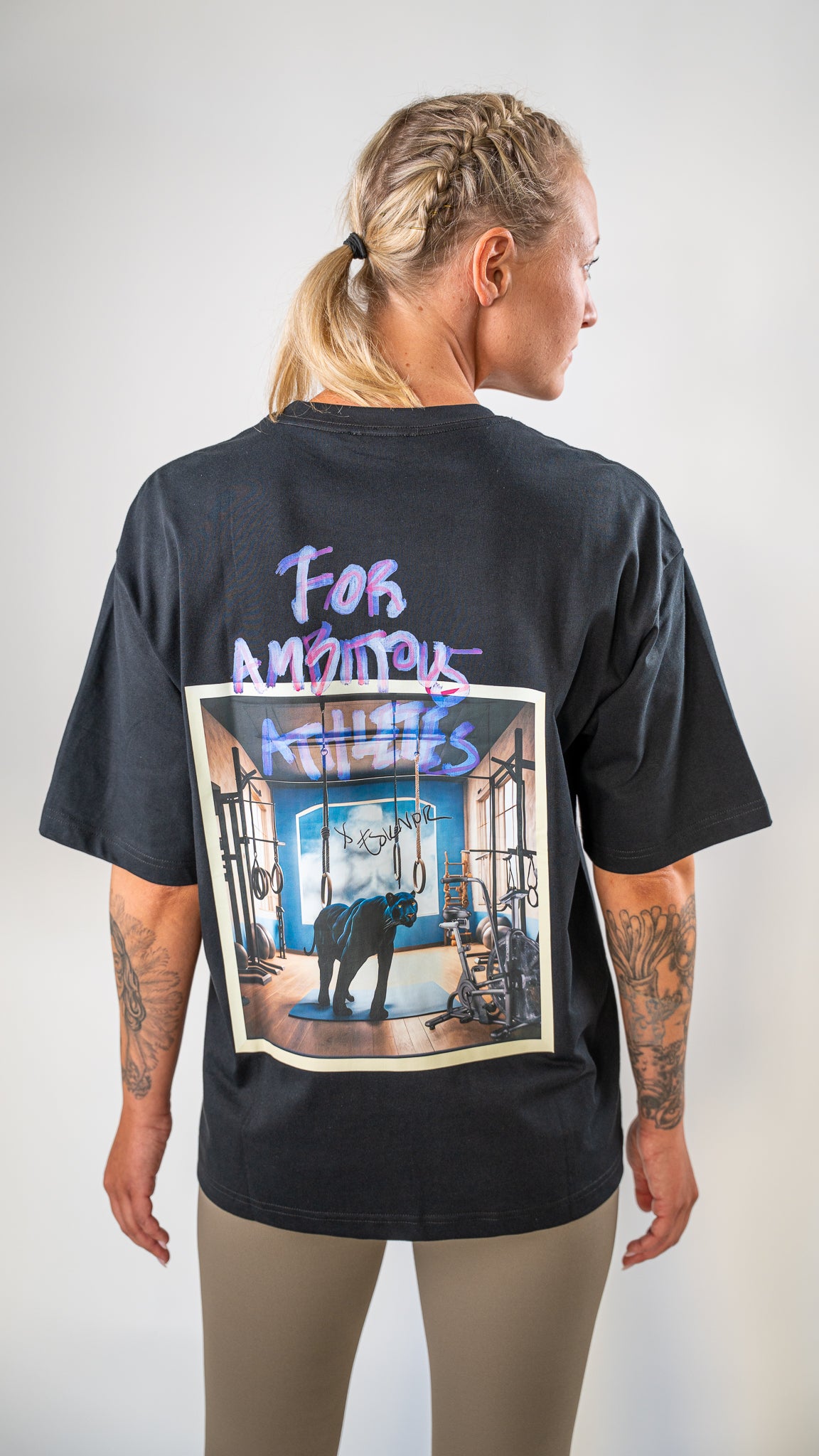 Oversized T-shirt with the iconic panther print.