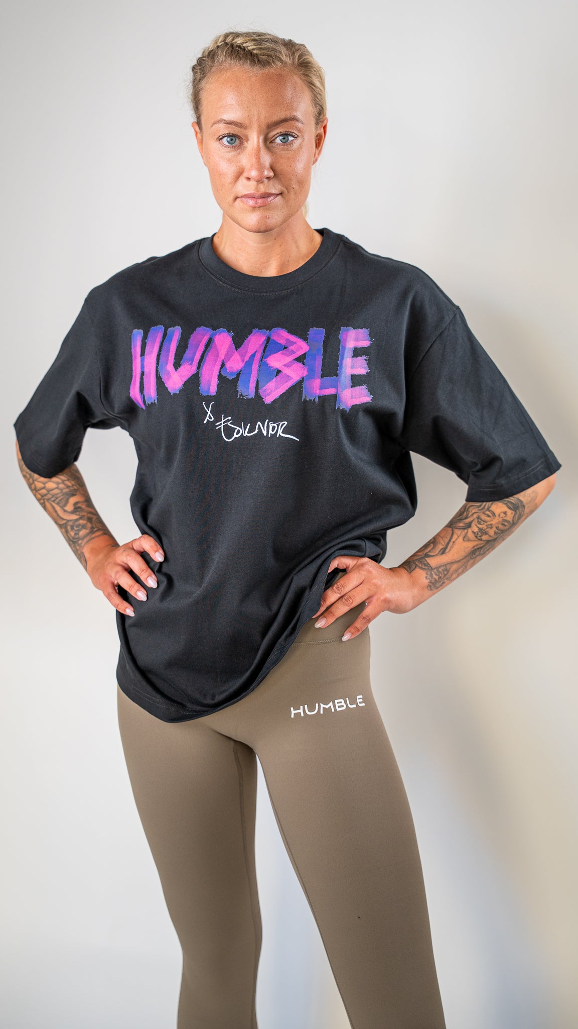 Model wearing the Ambitious Panther Oversized T-shirt from Humble Athletics – relaxed fit training tee with the iconic panther print, made for ambitious athletes.