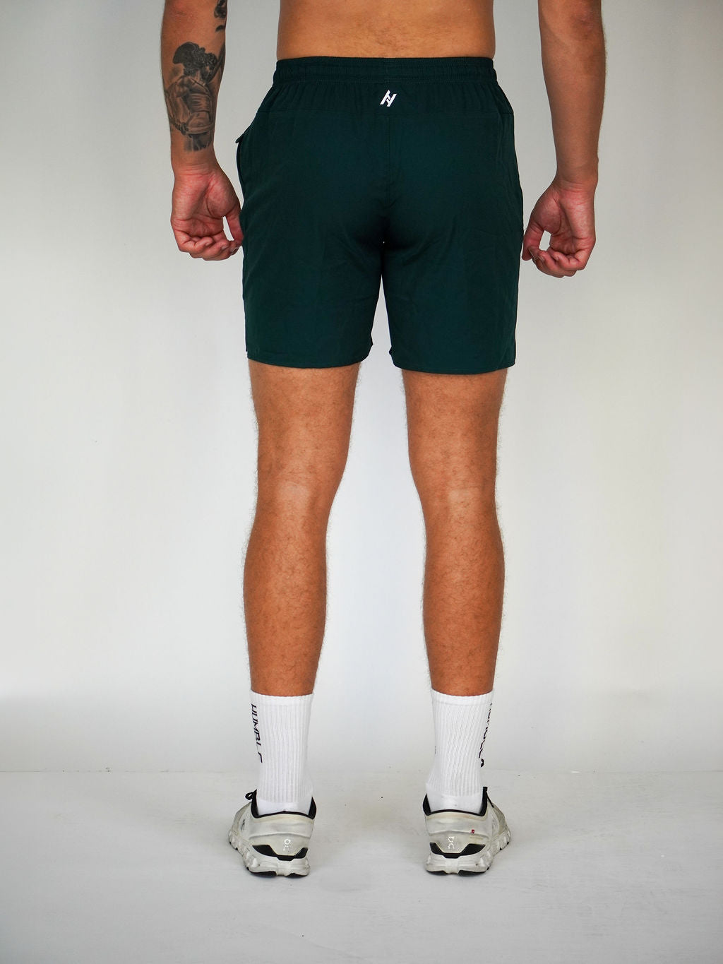 Man i turkosa (Teal) Performance Shorts 2.0 från Humble Athletics