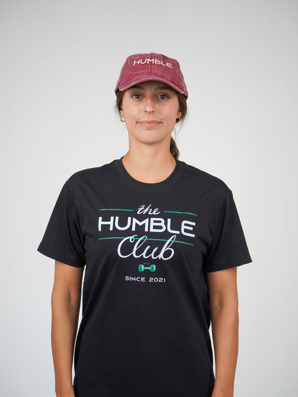 Man i röd Solid Cap från Humble Athletics
