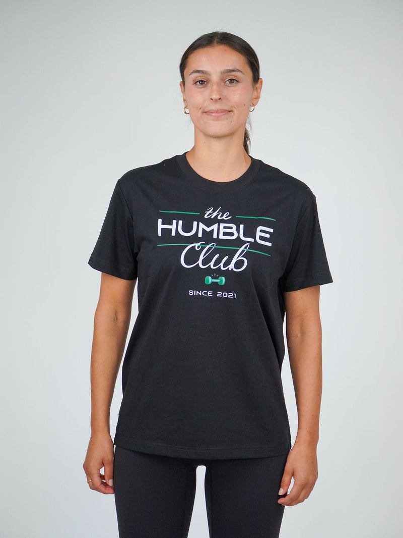 Kvinna i Humble Club T-shirt från Humble Athletics, Ambitious-kollektionen